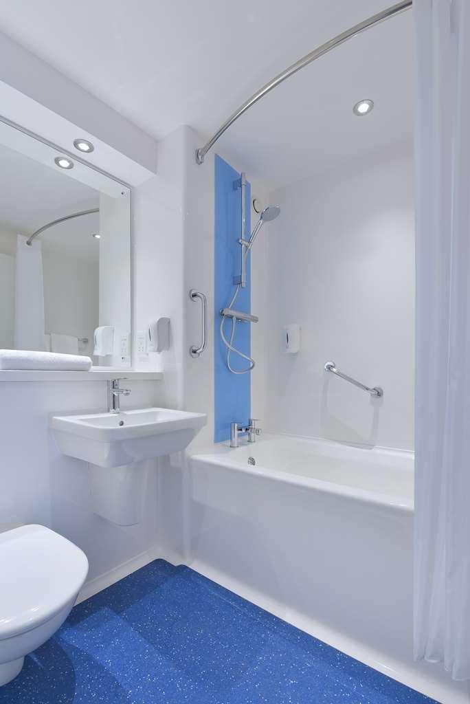 רדינג Travelodge Winnersh Triangle חדר תמונה
