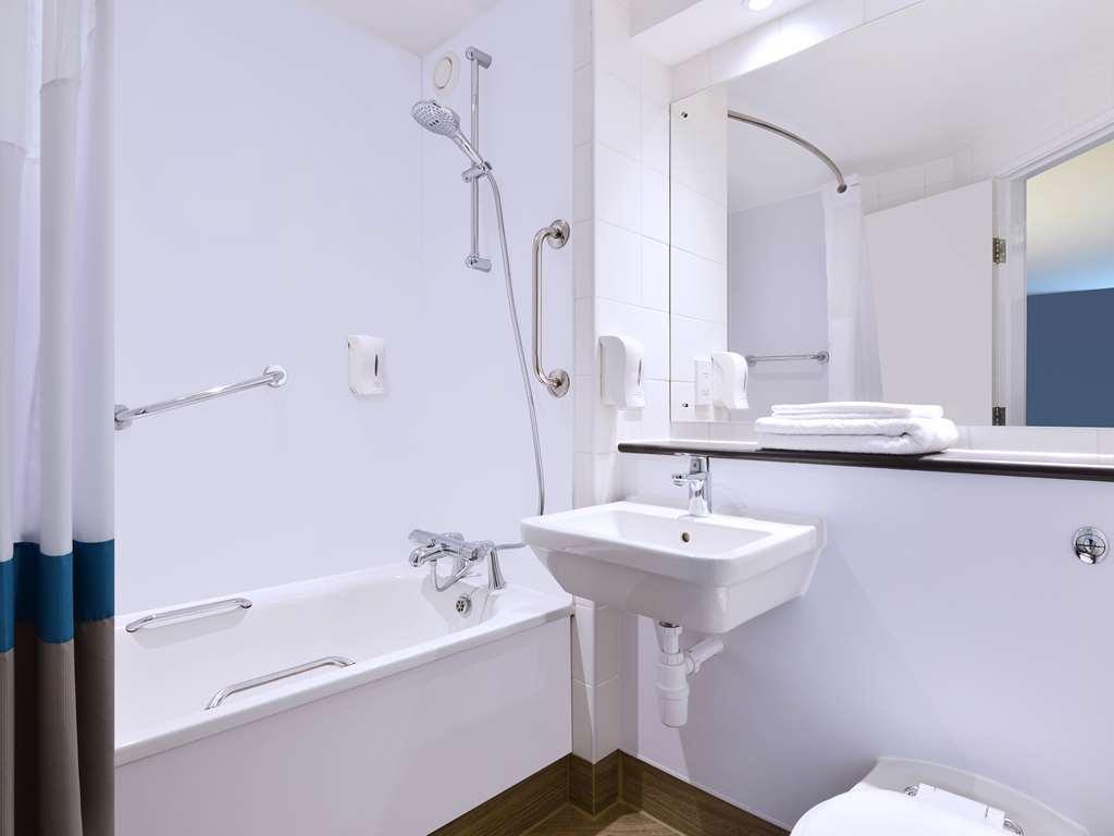 רדינג Travelodge Winnersh Triangle מראה חיצוני תמונה