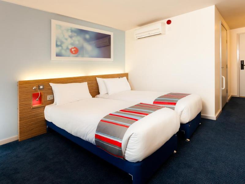 רדינג Travelodge Winnersh Triangle מראה חיצוני תמונה