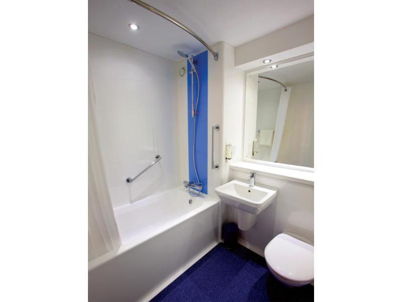 רדינג Travelodge Winnersh Triangle מראה חיצוני תמונה
