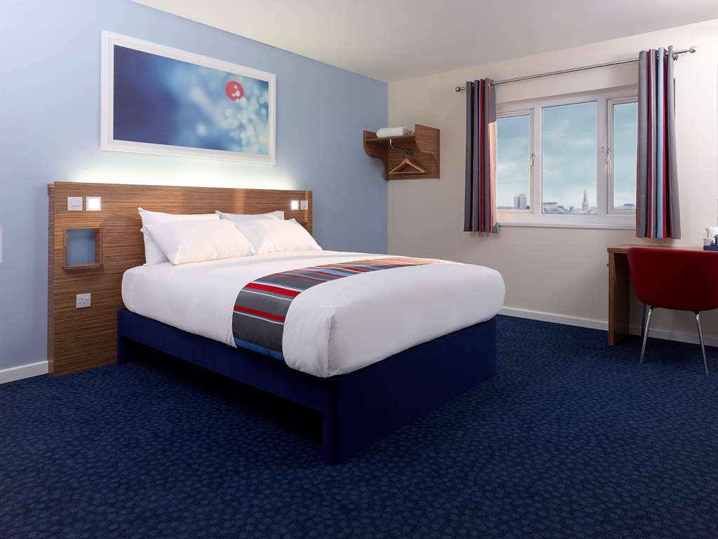 רדינג Travelodge Winnersh Triangle חדר תמונה